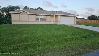 2701 Planet Ave SE in Palm Bay, FL - Building Photo