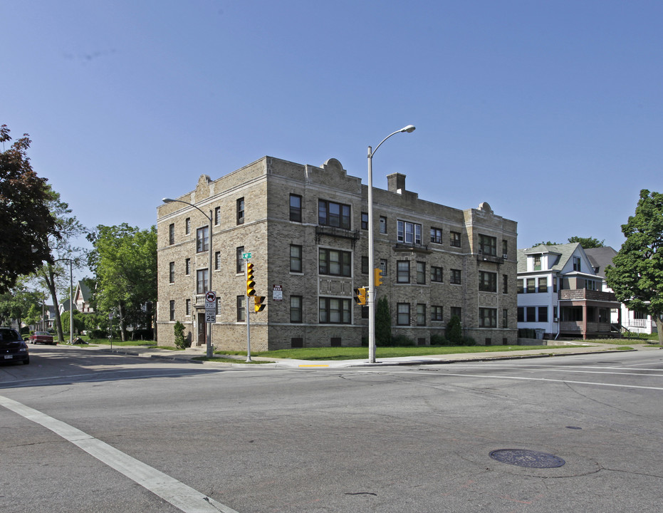 1363 N 40th St in Milwaukee, WI - Foto de edificio