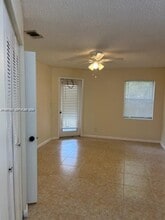 9999 Summerbreeze Dr, Unit 918 in Sunrise, FL - Foto de edificio - Building Photo