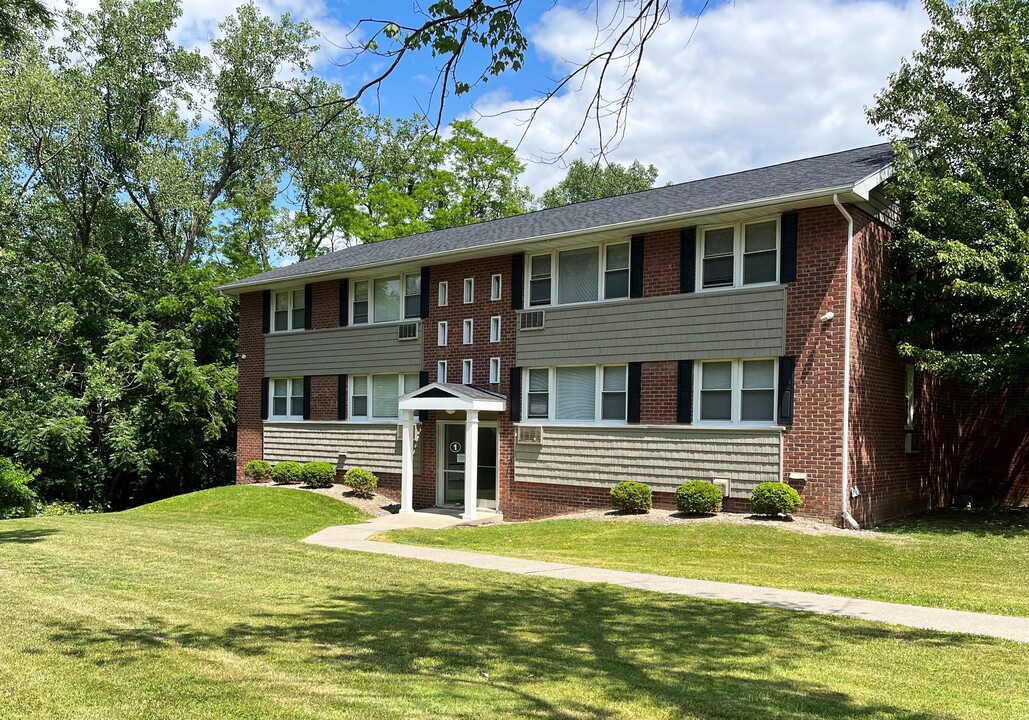 Riverhill Apartments in Menands, NY - Foto de edificio