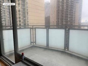300 E 40th St in New York, NY - Building Photo - Building Photo