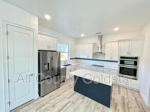 10688 McAlester Cir in Port Charlotte, FL - Building Photo - Building Photo