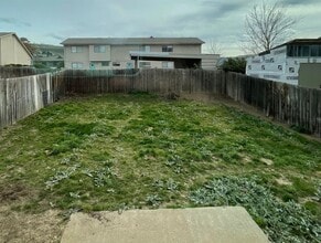 376 Reservoir Dr-Unit -Elks Duplex B (EDB) in Lewiston, ID - Foto de edificio - Building Photo