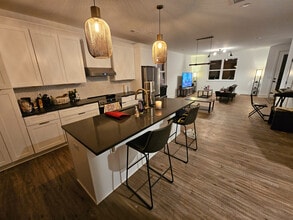 Room in Townhome on Donna Ave in Charlotte, NC - Building Photo - Building Photo