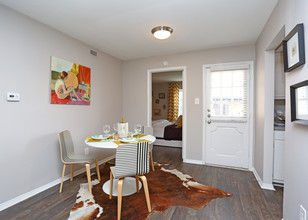 Monticello Apartments in Fort Worth, TX - Building Photo - Interior Photo