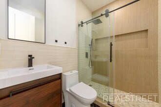 Decatur St, Unit 2 in Brooklyn, NY - Building Photo - Building Photo