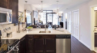 3380 Peachtree Rd NE-Unit -1BR in Atlanta, GA - Foto de edificio - Building Photo