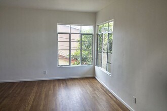 5501 Orange Ave in Long Beach, CA - Foto de edificio - Building Photo