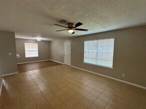 121 BROWNELL in La Porte, TX - Building Photo - Building Photo
