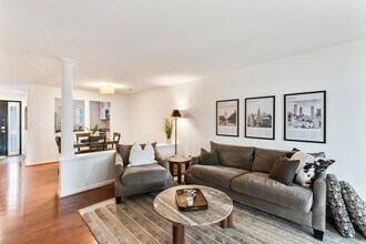 2719 Selwyn Ave in Charlotte, NC - Building Photo - Building Photo