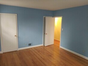 1201 Longford Rd in Timonium, MD - Foto de edificio - Building Photo