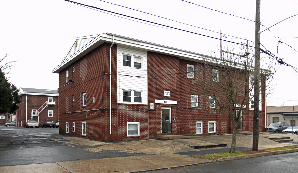 302 Ward St in New Brunswick, NJ - Building Photo