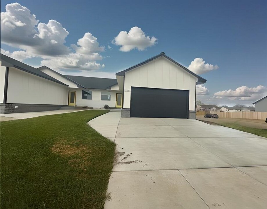 5115-5117 S Chase Ave in Wichita, KS - Foto de edificio
