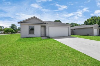 145 Mesquite in Livingston, TX - Building Photo - Building Photo