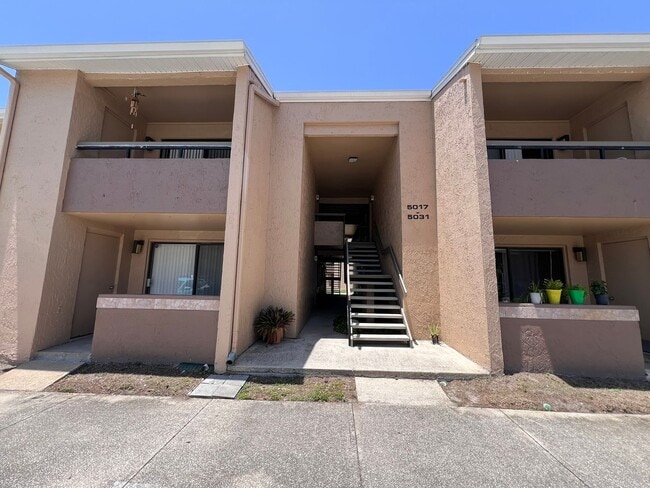 property at 5023 Vineland Rd