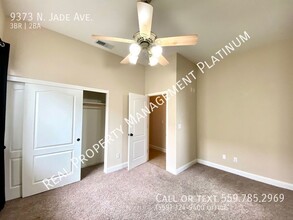 9373 N Jade Ave in Fresno, CA - Foto de edificio - Building Photo