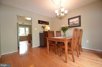 5611 Herberts Crossing Dr in Burke, VA - Building Photo - Building Photo