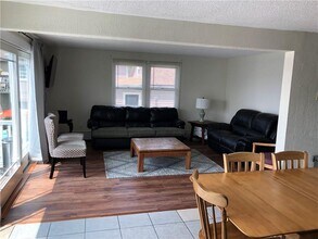 8 Seascape Ave in Middletown, RI - Building Photo - Building Photo