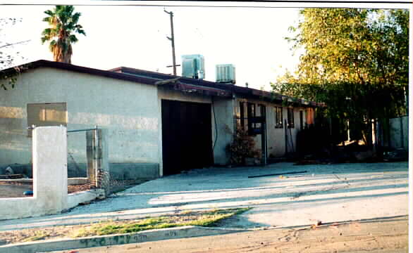 928-930 Navajo St in Barstow, CA - Foto de edificio - Building Photo