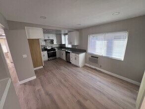 1971 Evergreen St, Unit 1971 in La Verne, CA - Foto de edificio - Building Photo