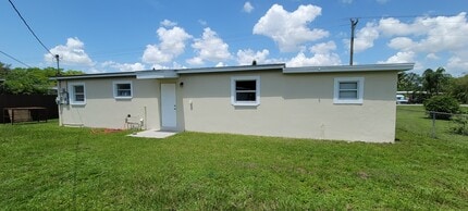 102 Alabama Rd S in Lehigh Acres, FL - Building Photo - Building Photo