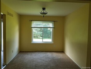 1887 Fleetwood Dr in Troy, MI - Building Photo - Building Photo