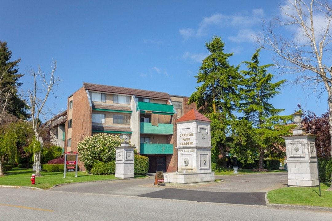 Carlton Park Gardens in Richmond, BC - Building Photo