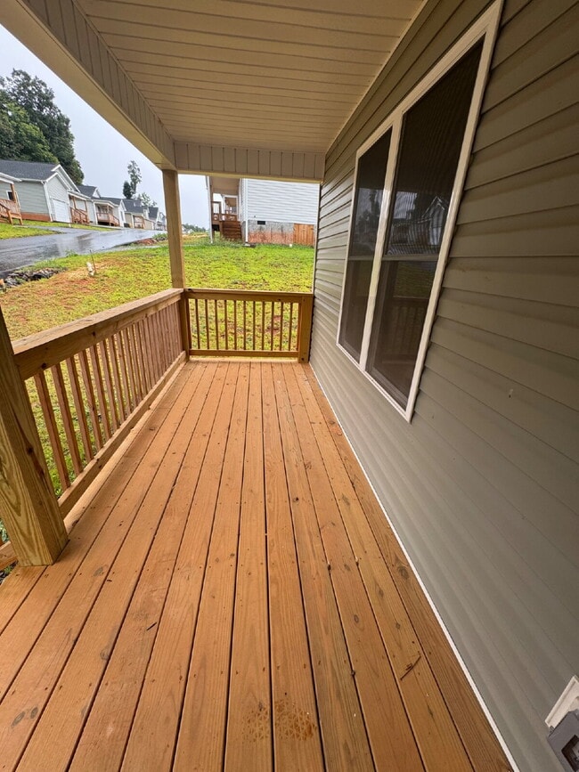 200 Quinn Hill Ln in Mars Hill, NC - Building Photo - Building Photo