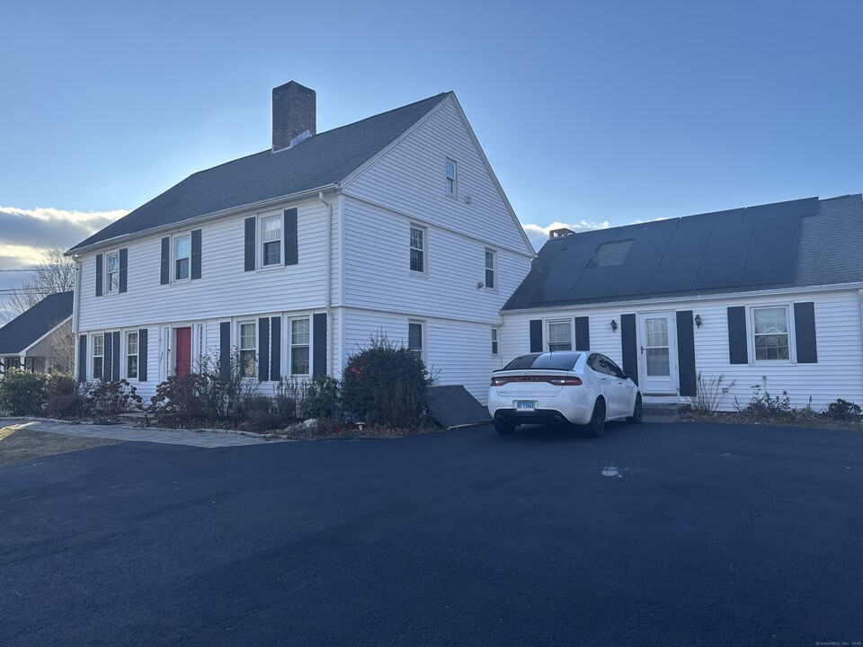 266 Savage Hill Rd in Berlin, CT - Building Photo