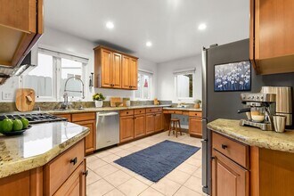 900 Havenhurst Dr in West Hollywood, CA - Building Photo - Building Photo