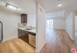 436 S Virgil Ave in Los Angeles, CA - Building Photo - Building Photo