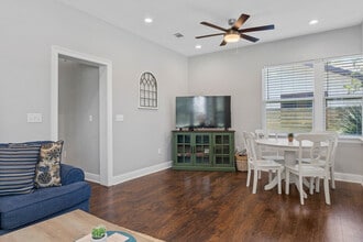 134 Lee St in Biloxi, MS - Building Photo - Building Photo