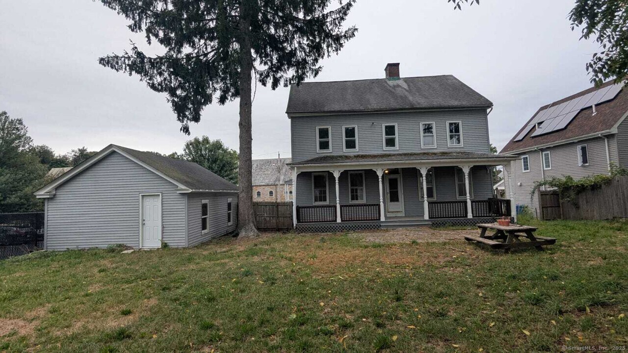 17 Park Ave in Hamden, CT - Building Photo