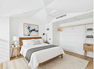 Girard Lofts in La Jolla, CA - Building Photo - Building Photo
