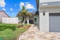 13751 Newport Manor in Davie, FL - Foto de edificio - Building Photo