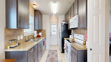 1113 Gridiron Dr in College Station, TX - Foto de edificio - Building Photo