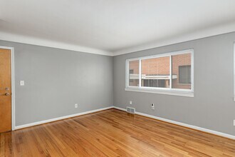 Downtown Royal Oak-Free Month's Rent in Royal Oak, MI - Building Photo - Building Photo