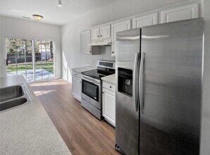 7515 Eurostar Dr in Charlotte, NC - Foto de edificio - Building Photo