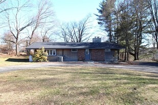 12 Flintlock Ridge Rd in Katonah, NY - Building Photo