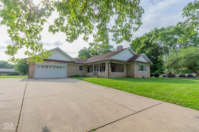 property at 1041 N Bluff Rd