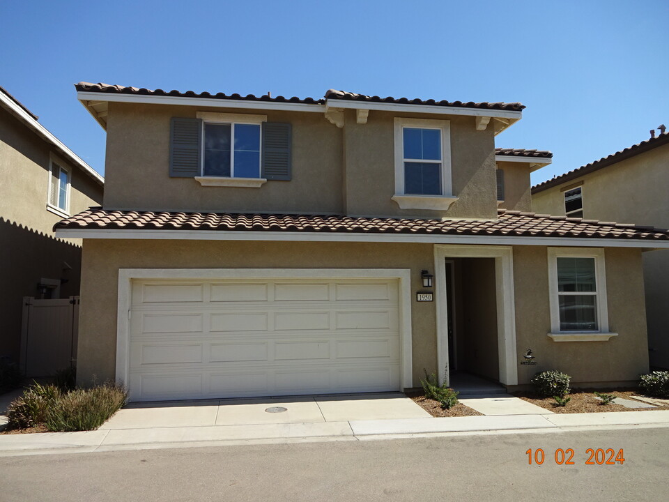 1950 Tangelo Way in Santa Paula, CA - Building Photo