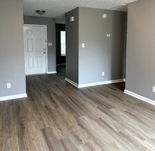 962-972 Peachtree St in Prattville, AL - Building Photo - Interior Photo