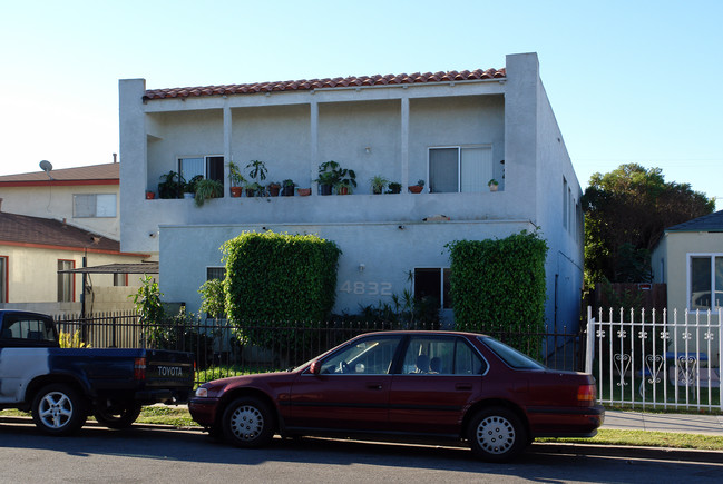 4832 W 116th St in Hawthorne, CA - Foto de edificio - Building Photo