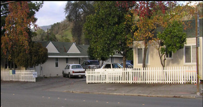 450 Cloverdale Blvd in Cloverdale, CA - Building Photo - Building Photo