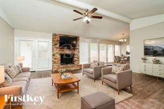 635 Truman Ct, Unit B in Duncanville, TX - Building Photo - Building Photo