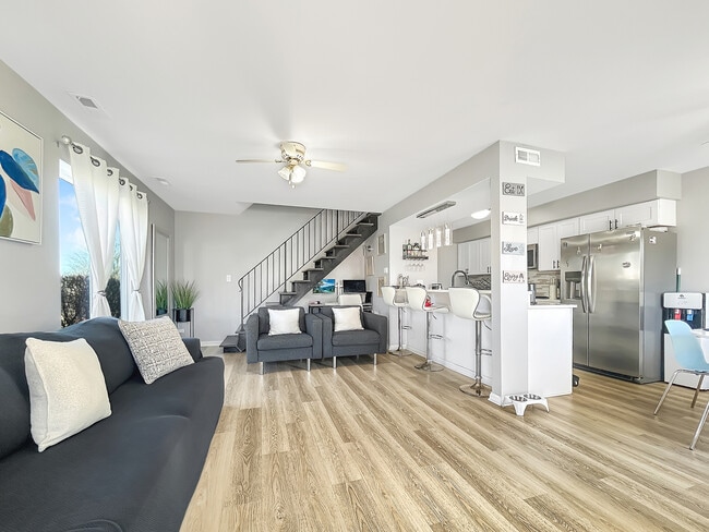 1666 Cornell Dr in Hoffman Estates, IL - Building Photo - Building Photo