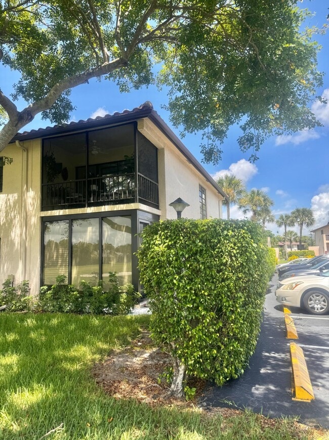 21411 Juego Cir in Boca Raton, FL - Building Photo - Building Photo