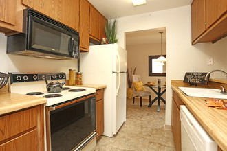 Maroa Park Apartments in Fresno, CA - Building Photo - Interior Photo