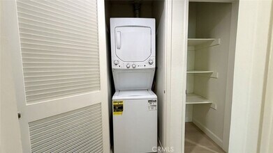 310 E Providencia Ave, Unit 108 in Burbank, CA - Foto de edificio - Building Photo