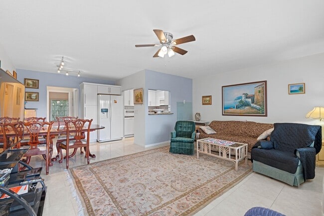 279 Coventry L in West Palm Beach, FL - Building Photo - Building Photo